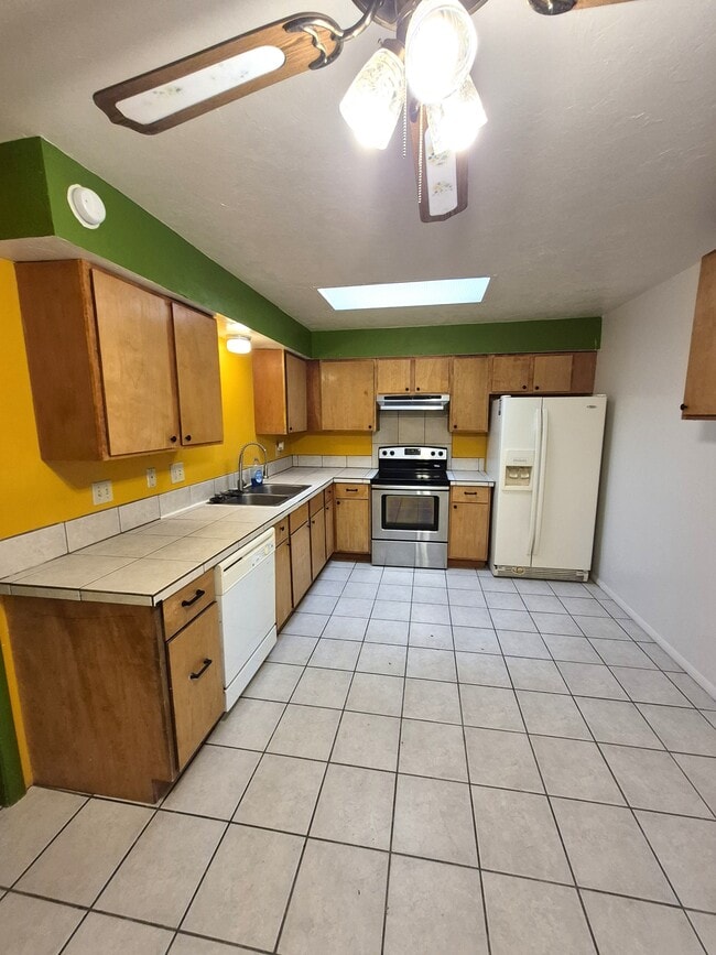 Building Photo - 6566 E Hawk Dr