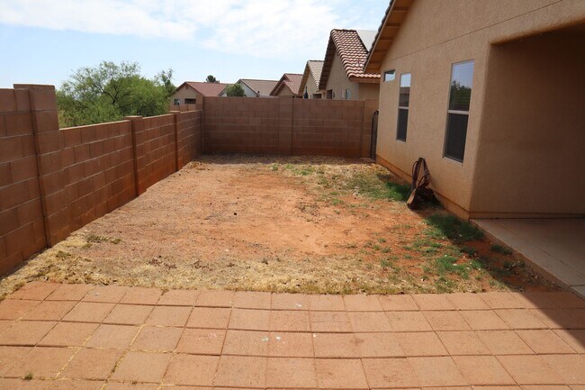 Building Photo - Your own resort! Splish Splash and Relax.