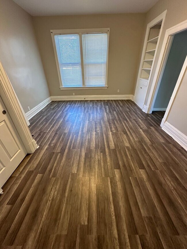 Building Photo - Beautiful Lower Unit in Duplex on Marcum Park Downtown!!!!