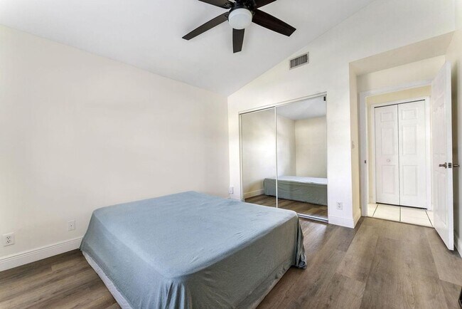 Building Photo - 107 Meadowlands Dr