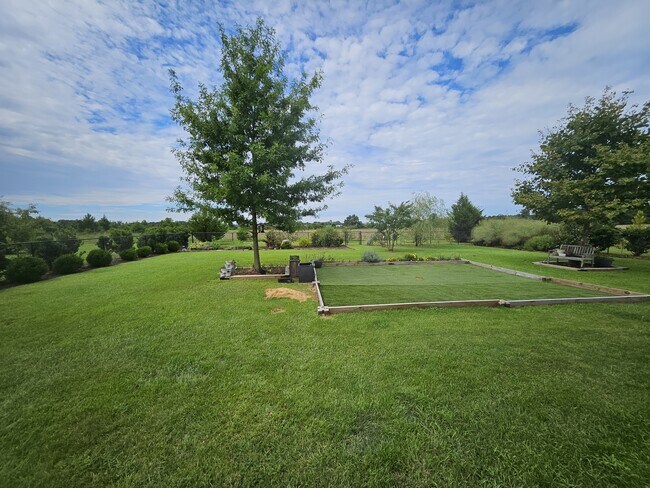 Building Photo - 105 Pinehurst Ln