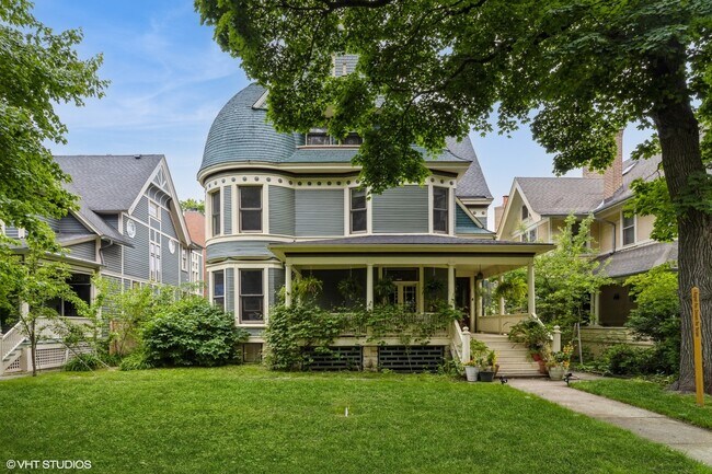 Primary Photo - 1232 Hinman Ave