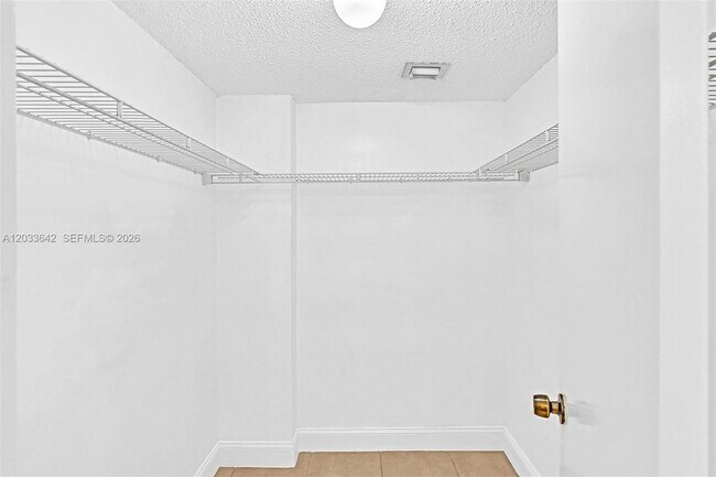 Building Photo - 9410 Tangerine Pl