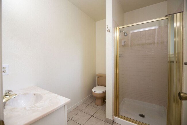 Building Photo - Spacious 4 Bedroom in Mid-Town Fort Collins