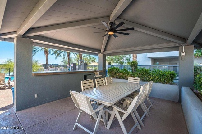 Building Photo - 945 E Playa Del Norte Dr