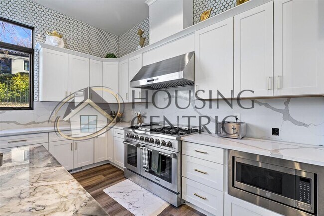 Building Photo - Breathtaking Luxury Custom Rental in Guard Gated Serrano Golf Community!!