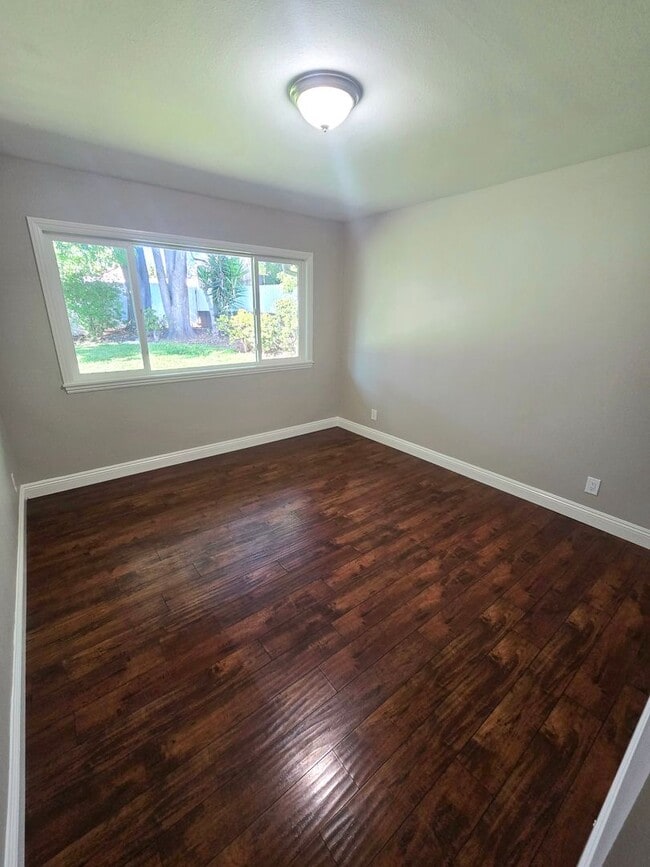 Building Photo - 191 E Avenida De Los Arboles