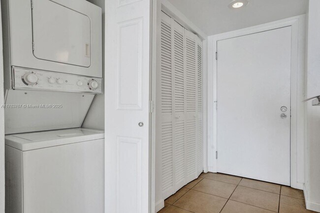 Building Photo - 770 Claughton Island Dr