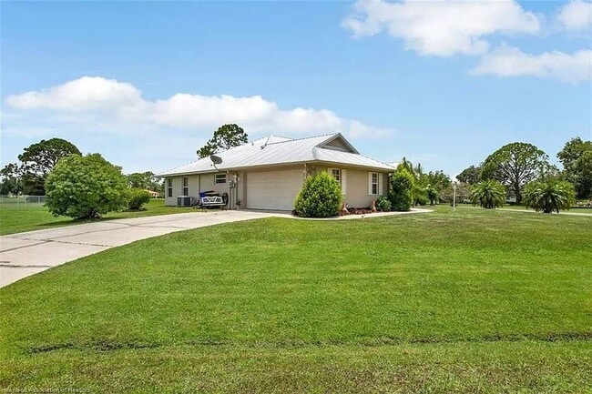 Building Photo - 7120 Coral Ridge Rd