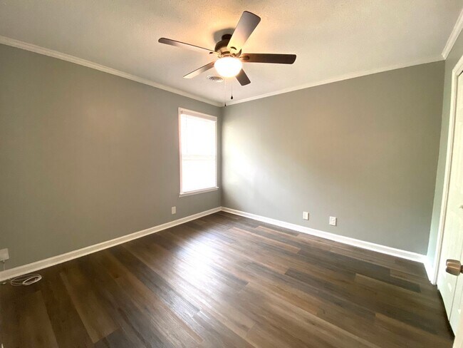 Building Photo - 1103 Rosebrook Dr