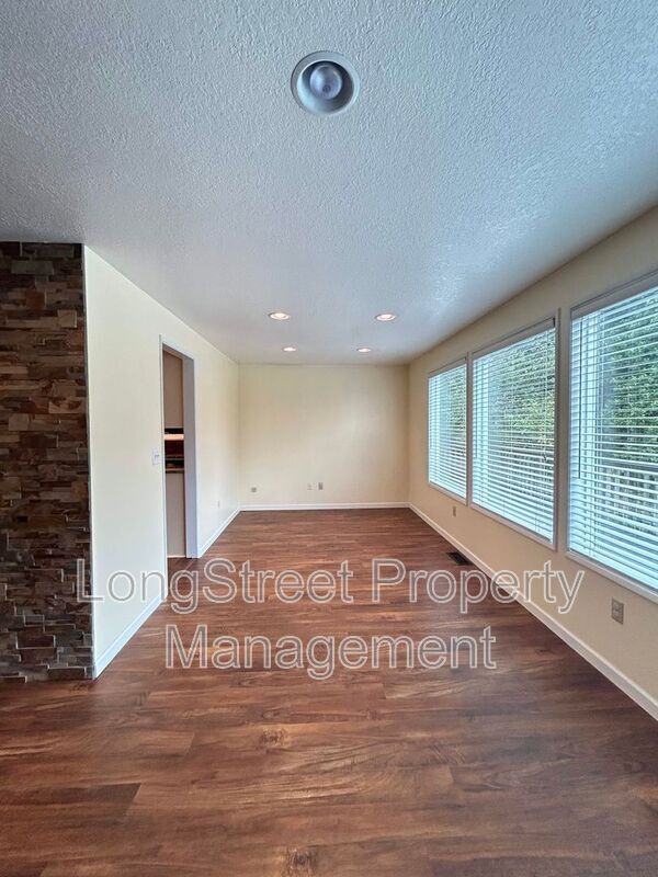 Building Photo - 3572 NW Satinwood St