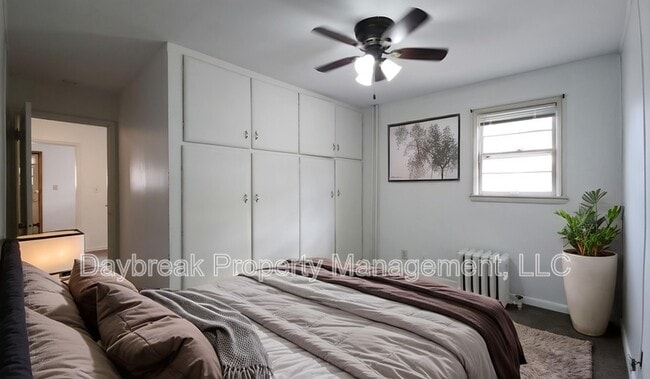 Building Photo - 1209-11 1/2 11 1/2 St N