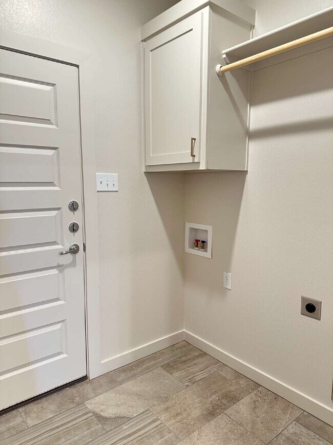 Building Photo - Brand new townhomes in Frenship ISD!