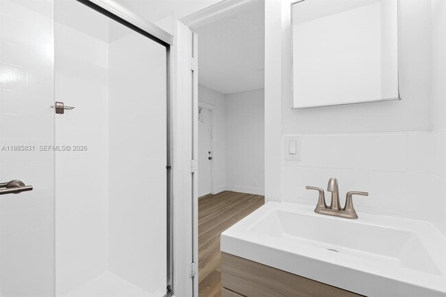 Building Photo - 1109 NE 6th Ave