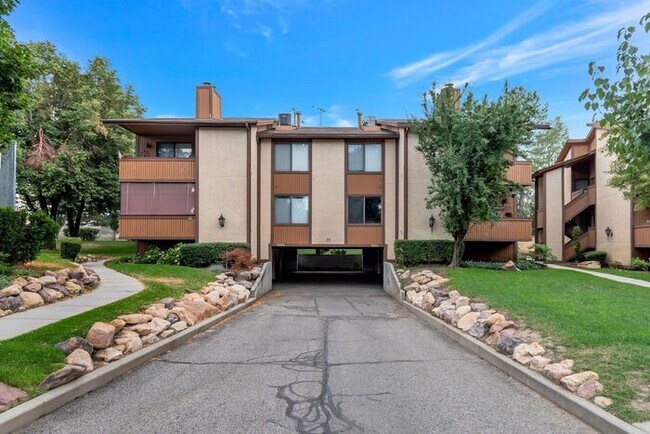 Building Photo - Cozy Midvale Condo - AVAILABLE NOW!