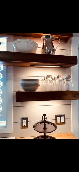 Building Photo - 1813 Bayview Ln