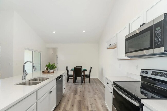 Building Photo - 5314-5316 Pinecrest