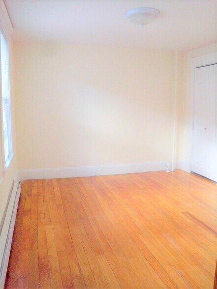 Building Photo - 40 Linden Ave