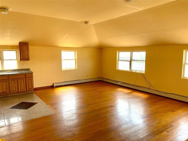 Building Photo - 104-17 220th St