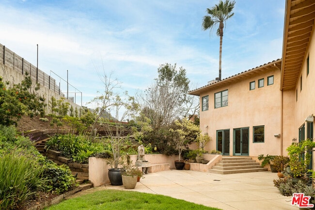 Building Photo - 16820 Sunset Blvd