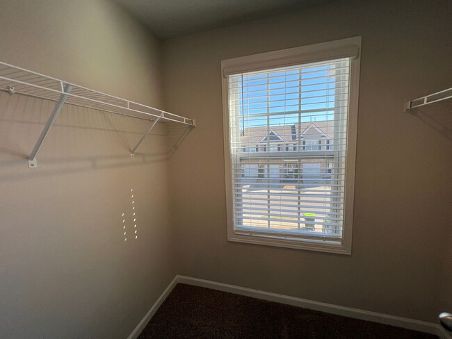 Building Photo - **Move in Special: $300 Off First Month's ...