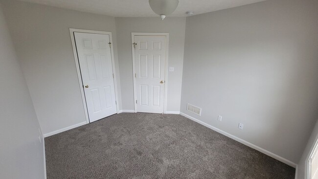 Building Photo - Welcome To An Adorable And Well-Maintained 3-Bedroom Home