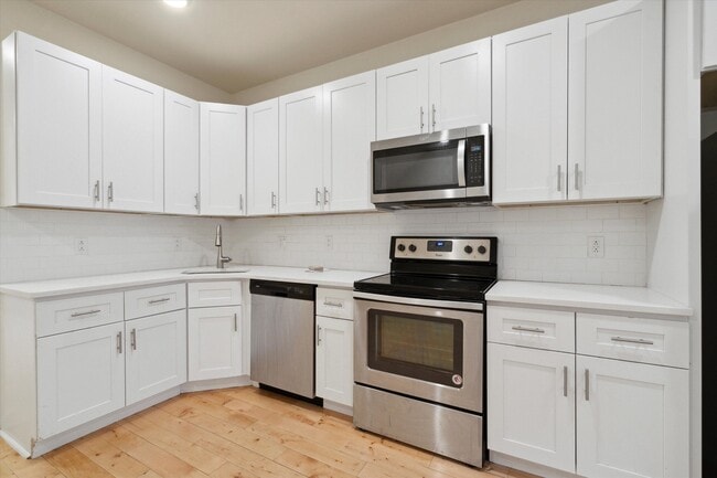 Building Photo - 1802 N Bouvier St