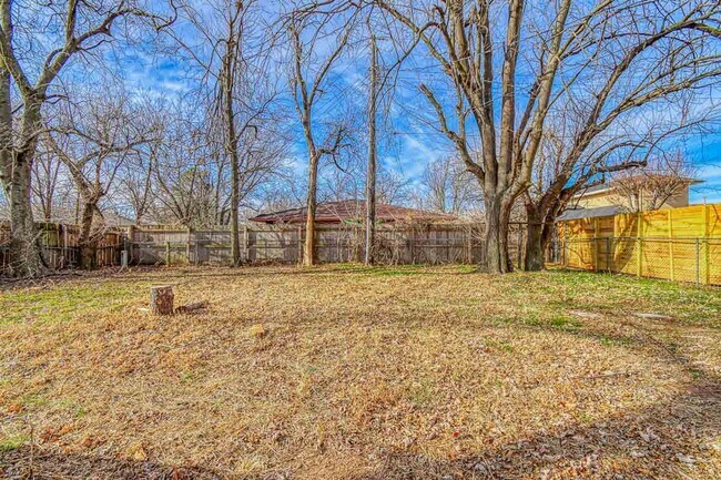 Building Photo - Charming Central Norman Home!