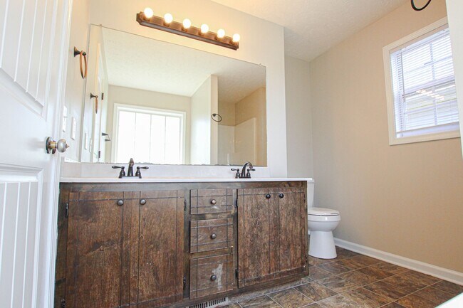 Building Photo - Pet Friendly Three Bedroom!