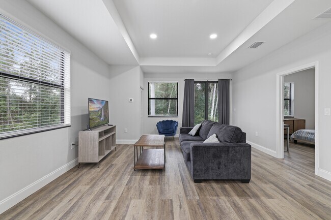 Building Photo - 1917 Lorna Ave