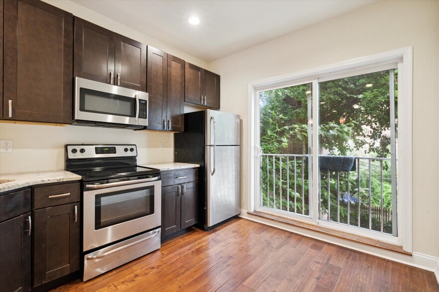 Building Photo - 1521 W Seybert St