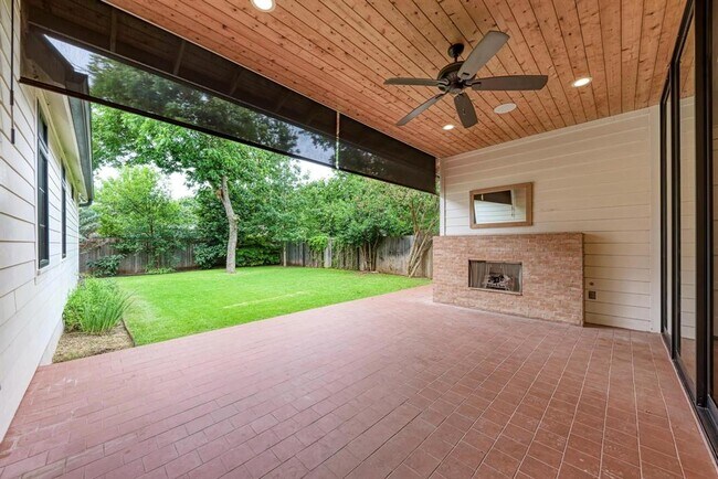 Building Photo - 1707 W St Johns Ave