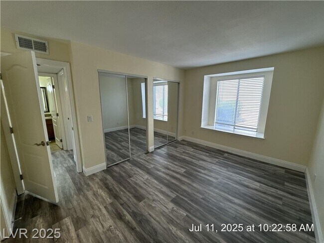 Building Photo - Updated First-Floor Unit | Granite Counter...