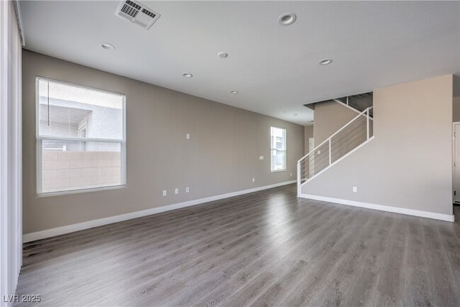 Building Photo - 3718 Paseo de Paz Ave