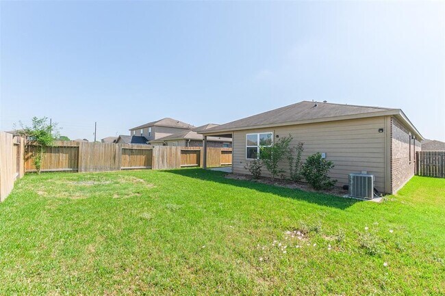 Building Photo - 5114 Harbor Palm Dr