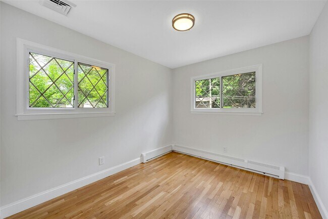 Building Photo - 77 Greenwood Ln