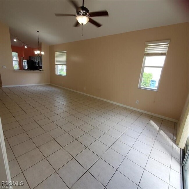 Building Photo - 3616 Pine Oak Cir