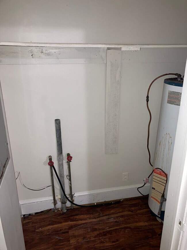 Building Photo - 2/2 House with Bonus in Summerville Park $1,195