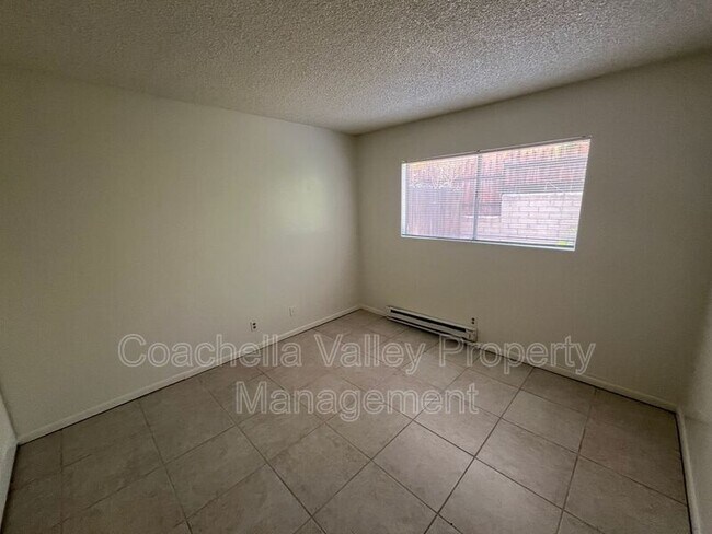 Building Photo - 556 E Chuckwalla Rd