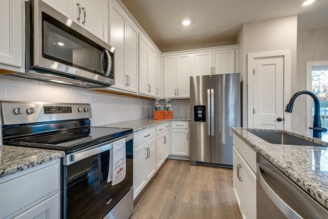 Building Photo - Harding Townhomes