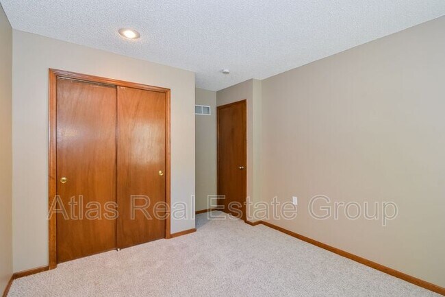 Building Photo - 322 NE Lincoln St