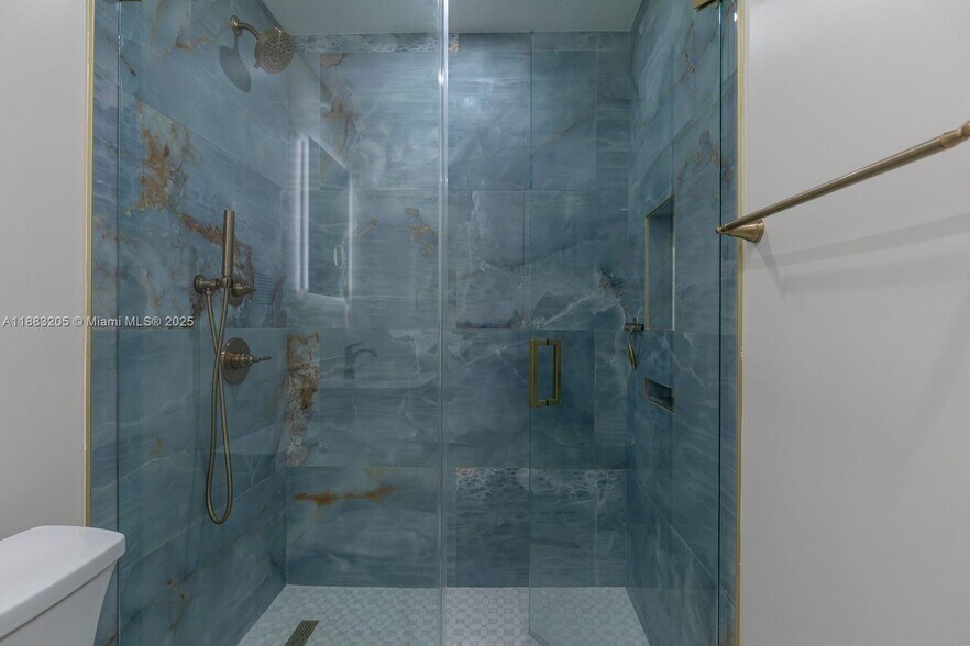 Building Photo - 5641 SW 67th Ave