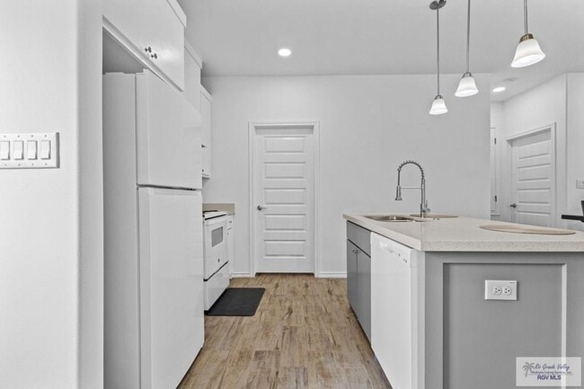 Building Photo - 426 Arroyo Ln