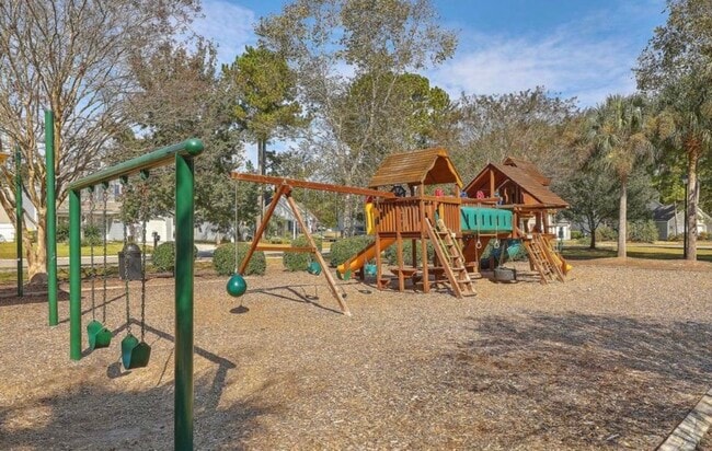Building Photo - 1375 Water Edge Dr