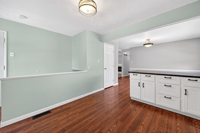 Building Photo - 1203 Dorne Dr