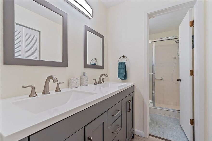 Building Photo - 320 Mission Trail N