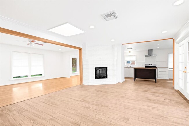 Building Photo - 10166 Hanka Dr