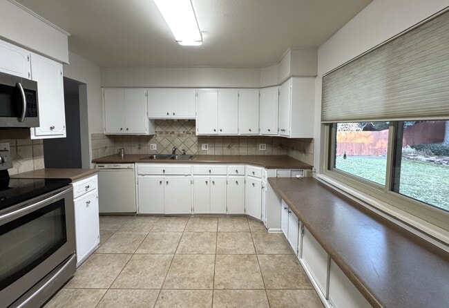 Building Photo - 3084 S Xanthia St