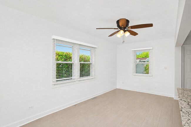 Building Photo - 697 Hickory Dr