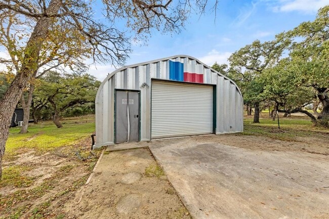 Building Photo - 28 W Inwood Forest Dr